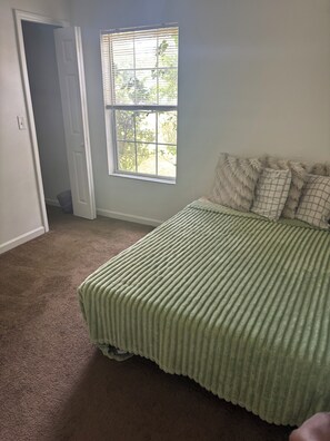 1 dormitorio, tabla de planchar con plancha, wifi
