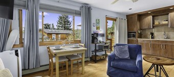 Charming Studio with Mtn.Views,Walk to Dwntwn