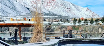 Charming Studio with Mtn.Views,Walk to Dwntwn