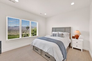 7 Schlafzimmer, Bügeleisen/Bügelbrett, Reisekinderbett, WLAN