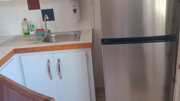 Cookware/dishes/utensils