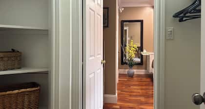 One-Bedroom Top-floor Bachelor Apartment with AC in Downtown St. John's
