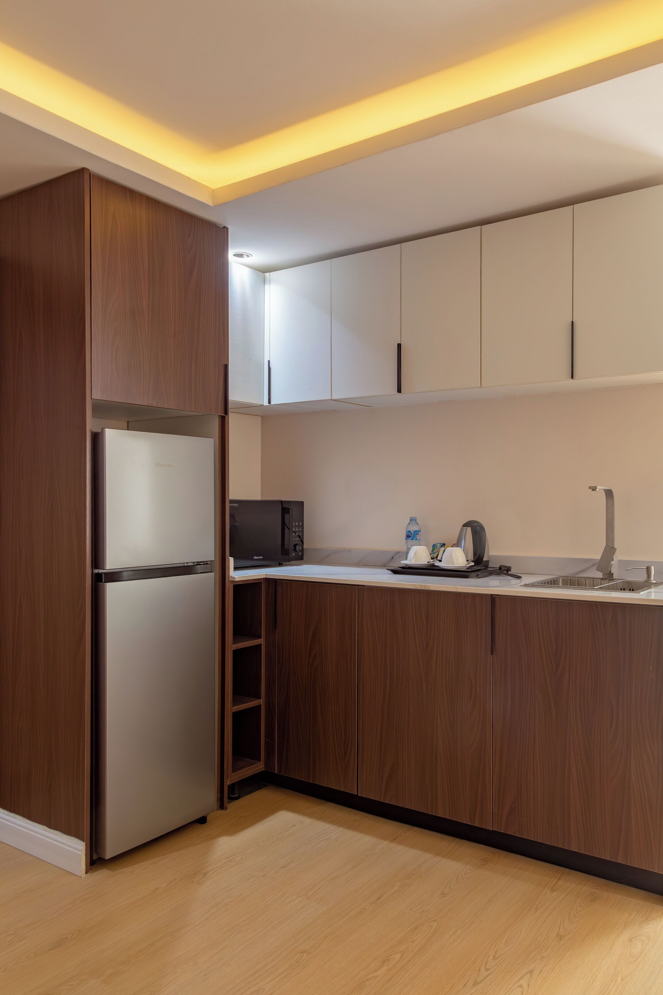 Suite presidencial, vistas a la ciudad | Cocina privada | Frigorífico pequeño y microondas