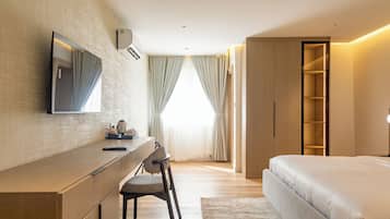 In-room safe, laptop workspace, soundproofing, free WiFi