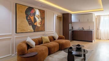 Presidential Suite, City View | Living area