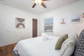 Iron/ironing board, travel cot, WiFi, bed sheets - North Park Retreat - Hot Tub, Fire Pit & Patio (San Diego)