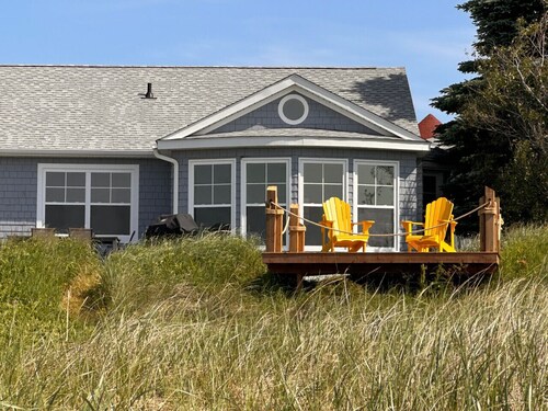 Coastal Lines Retreat Ocean Views Sleeps 9