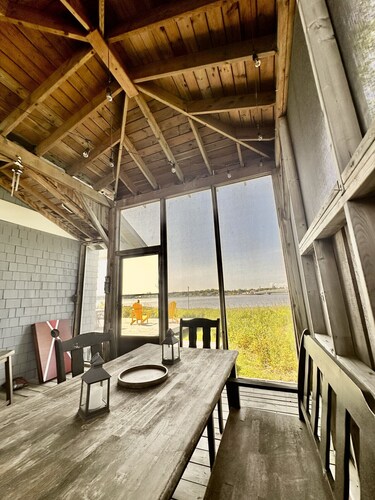 Coastal Lines Retreat Ocean Views Sleeps 9