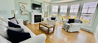Coastal Lines Retreat Ocean Views Sleeps 9