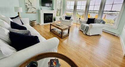 Coastal Lines Retreat Ocean Views Sleeps 9
