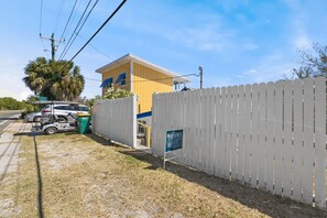 Property grounds - Fisher Flats Downstairs (Cedar Key)