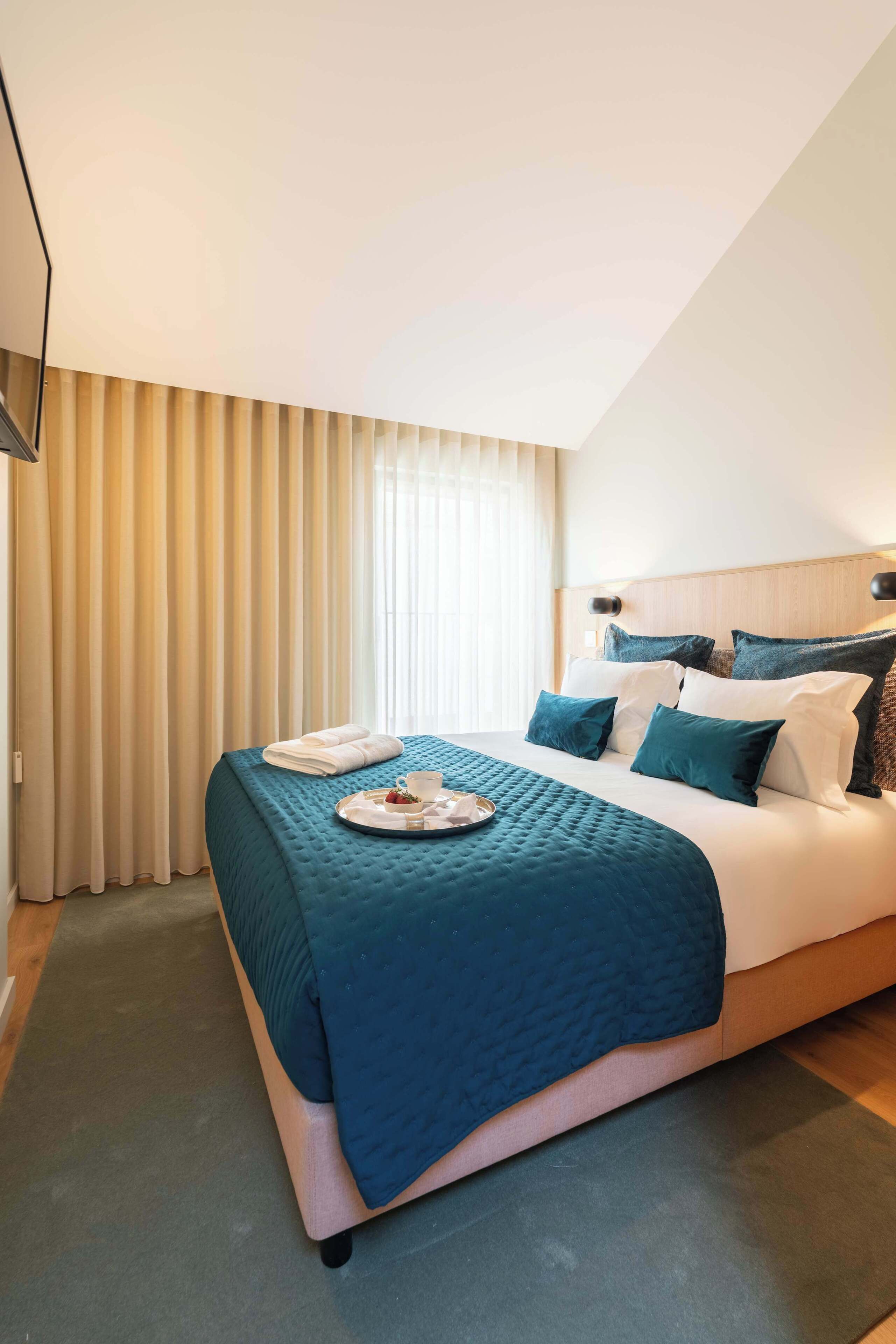2 bedrooms, iron/ironing board, travel cot, WiFi