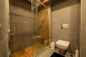 Dusche, Haartrockner, Bidet, Handtücher