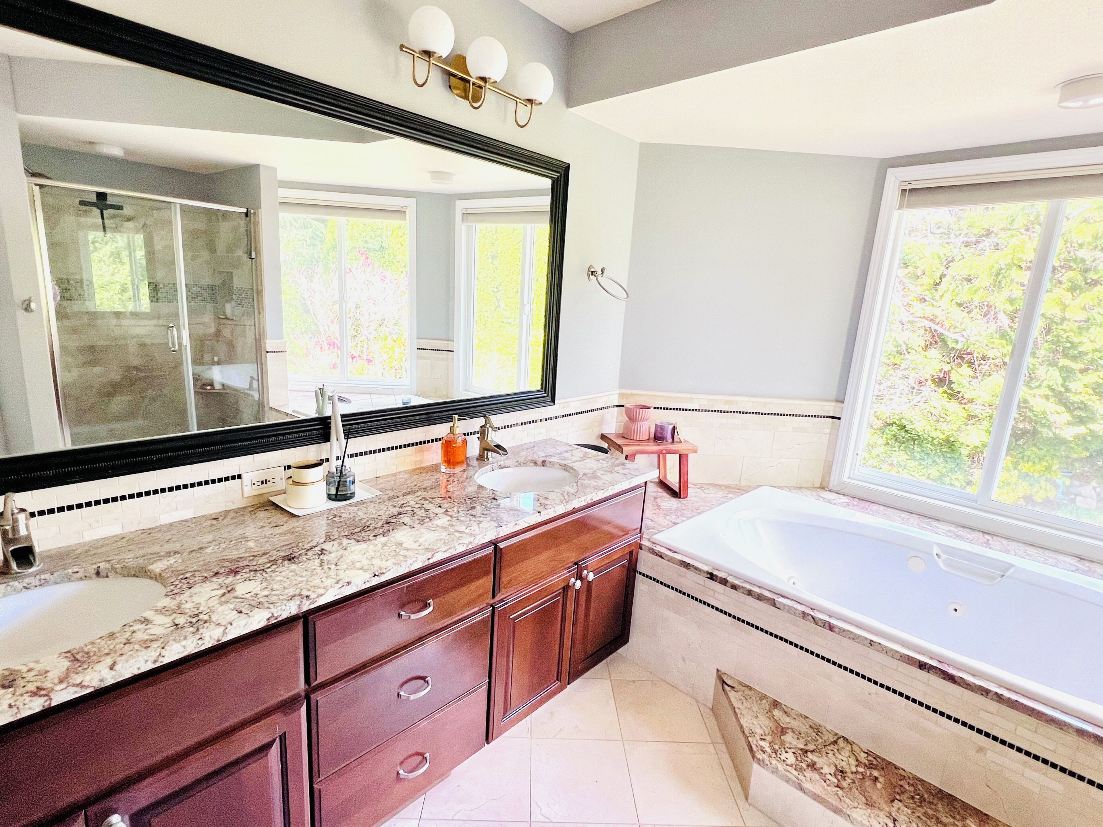 Jetted bath, hair dryer, bidet, towels