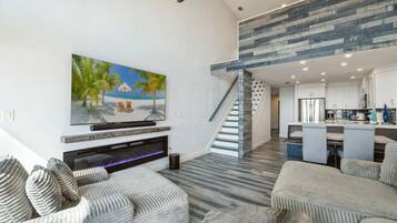 TV, fireplace
