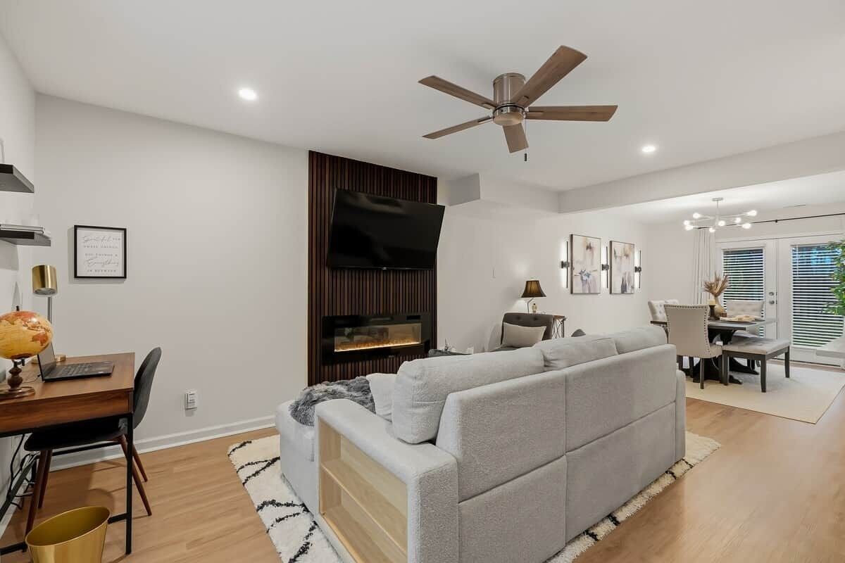 Great downstairs floor plan which allows for an easy indoor / outdoor flow