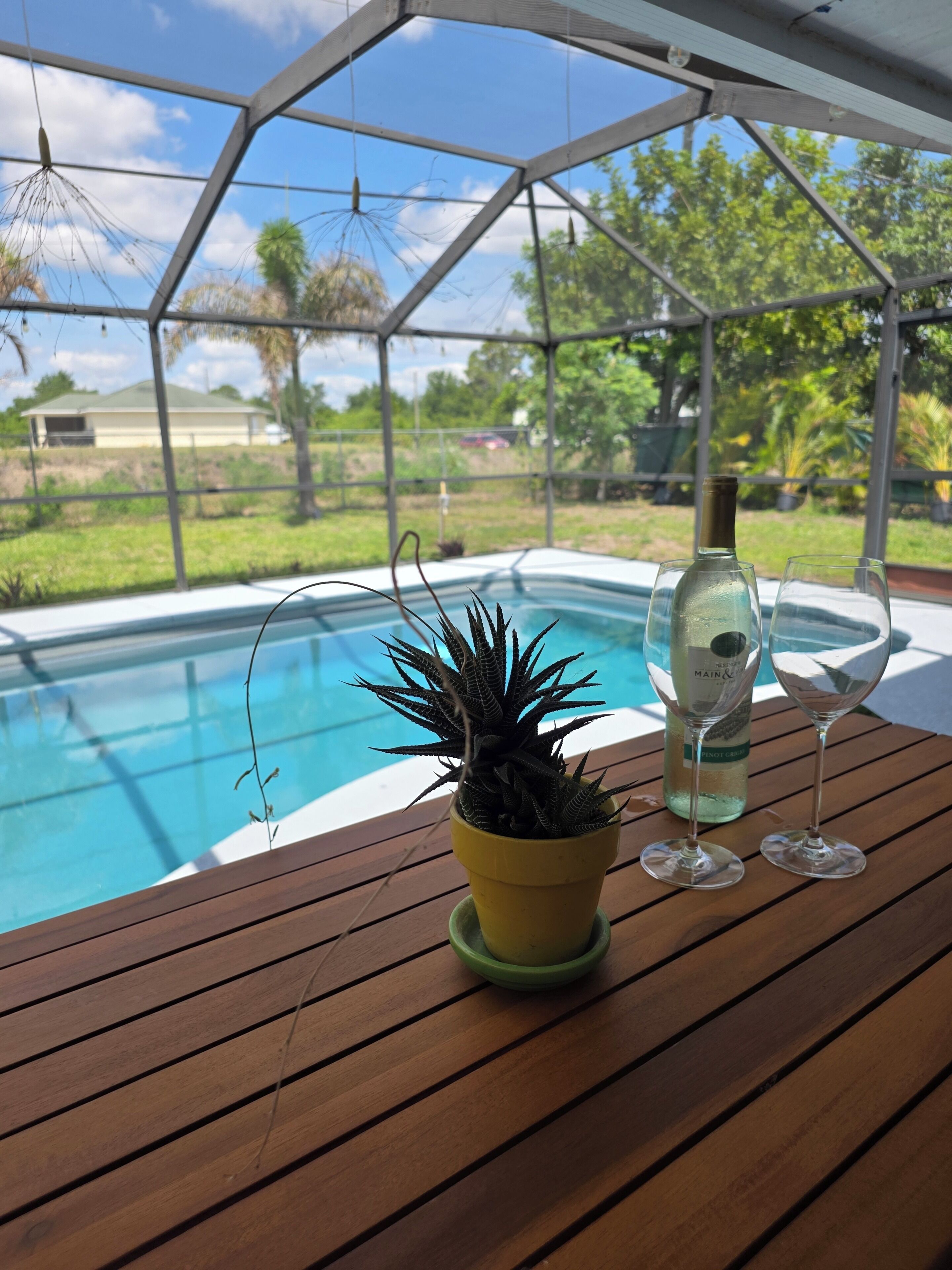 Cozy and convenient 2-bedroom house with pool in serene Lehigh Acres