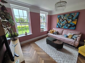 Living area - Fabulous 4-bedroom family home in tranquil Dublin neighborhood 10 mins from town (Dublin)