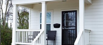 Clean & Serene House + Studio - Easy On/off I-40
