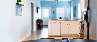 Clean & Serene House + Studio - Easy On/off I-40