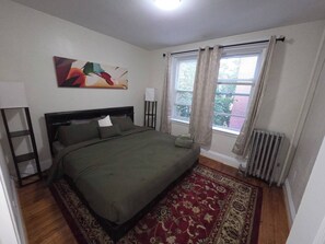 1 bedroom, desk, iron/ironing board, free WiFi - Entire private 1 bedroom apartment in Brookline (Brookline)