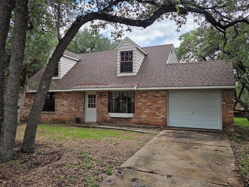 Spacious 4-bedroom house in San Antonio close to many SA attractions