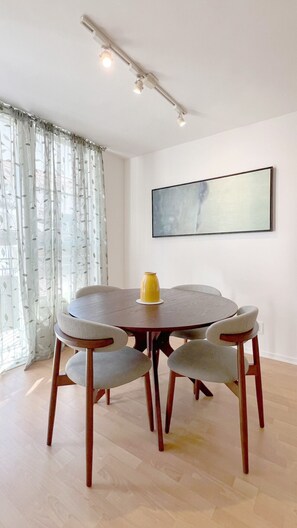 Dining - #14 Sapcious 2BD  2.5 Bath near Montana (Santa Monica)