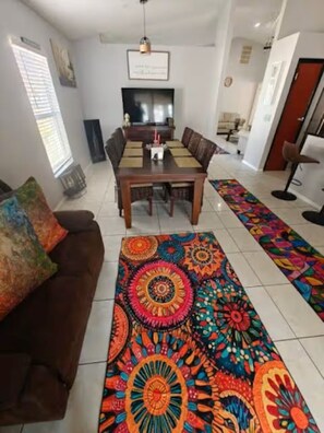 Living area - Tropical Pool Home Gazebo, Grill & Bar (Kissimmee)