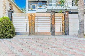 Reception - Deluxe Townhouse Sector 49 Sohna Road (Gurugram)