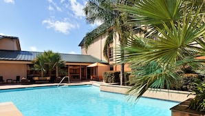 Pool - Relaxing Houston Suite with 2 Double Beds, Ideal for Families or Groups, 2 Rooms (Houston)