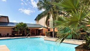 Pool - Relaxing Houston Suite with 2 Double Beds, Ideal for Families or Groups, 4 Units (Houston)