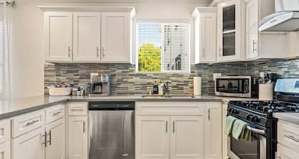 Gucci-Inspired 4B3B Home I Close to World Cup I Gated Parking I Heart of LA