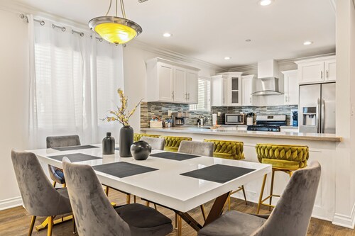 Gucci-Inspired 4B3B Home I Close to World Cup I Gated Parking I Heart of LA