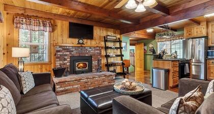 The Nut House by Avantstay Wooded Cabin + Game Room + Arcade + Foosball Near Big Bear Lake + Bear Mountain + Village Shops
