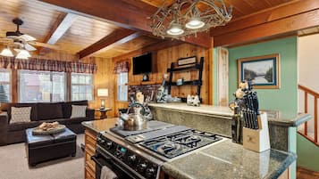 House (3 Bedrooms) | Interior
