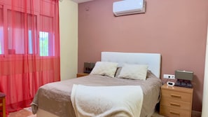 4 bedrooms, in-room safe, iron/ironing board, free WiFi