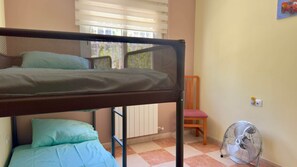 4 bedrooms, in-room safe, iron/ironing board, free WiFi - Villa del Lago Lloret | Private Pool & Garden (Lloret de Mar)