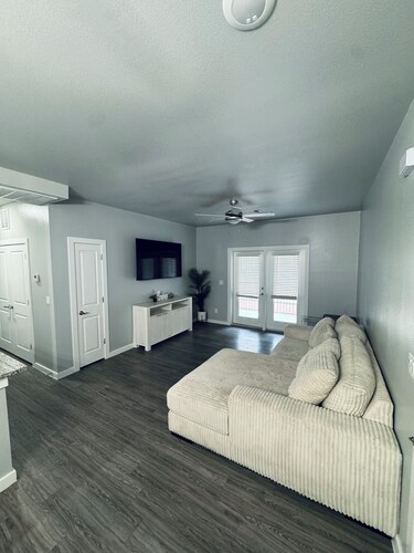 Cozy 1-bedroom apartment with AC in beautiful Horizon