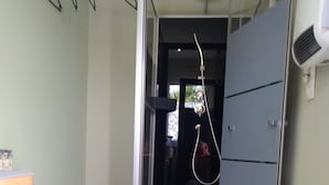 A bathroom with a toilet, a shower enclosure, and a cabinet. - La tente du Commandant PC 1954 - Unique nature experience including breakfast (Arrest)