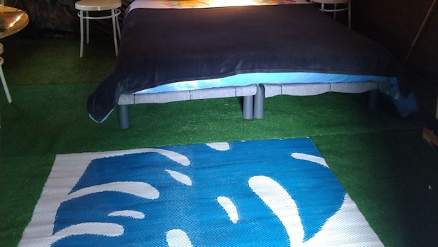 A tent with a bed, two chairs, and a blue and white patterned rug. - La tente du Commandant PC 1954 - Unique nature experience including breakfast (Arrest)