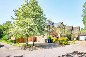 Exterior - Big 5-Bed Home | Garden & 5 Min to Blenheim Palace (Yarnton)