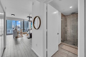 A modern interior with a dining area, a large mirror, and a walk-in closet. - Casa Marina – Skyline Views Luxury Downtown Tower (Miami)