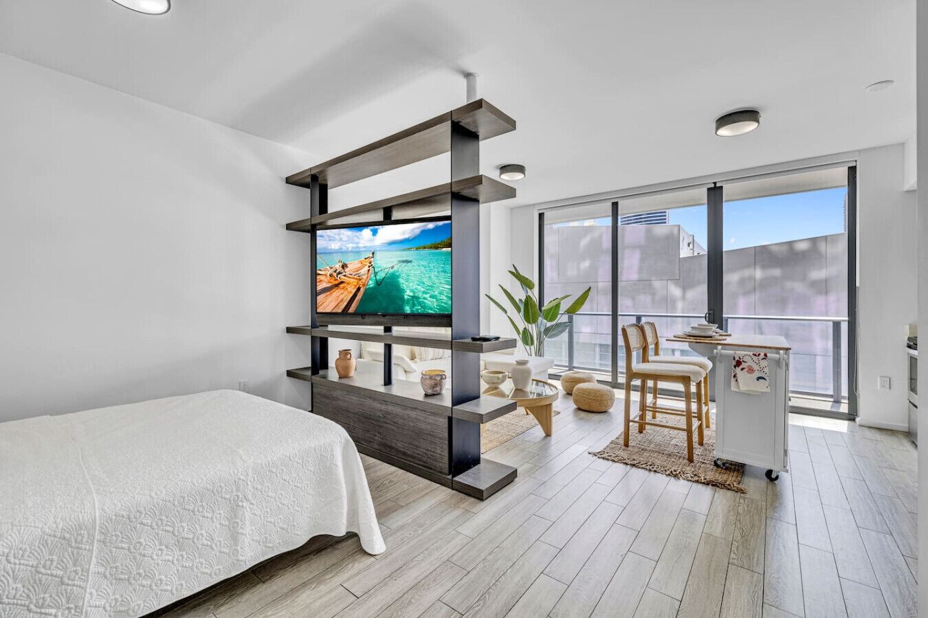 Desk, WiFi, bed sheets