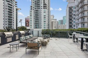 Outdoor dining - Casa Soléa Apartment | Luxe Miami Escape (Miami)