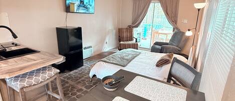 WiFi, bed sheets