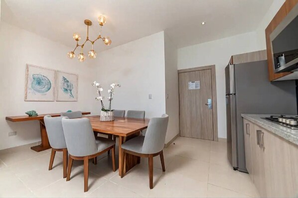 Room, 2 Bedrooms, Smoking, Patio | Dining room
