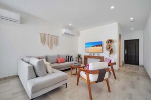 Hus - flera sängar - tillgång till pool - viss havsutsikt (Casa Chula Vista) | Vardagsrum