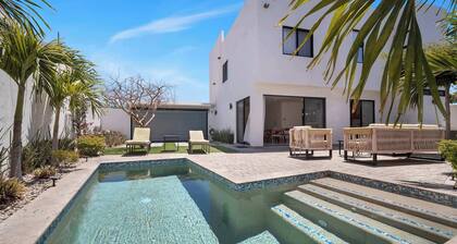 Stunning & Beautiful House With Private Pool