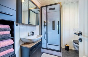 Bathroom - Vrbo Property (Wandlitz)