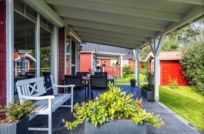 Outdoor dining - Vrbo Property (Wandlitz)